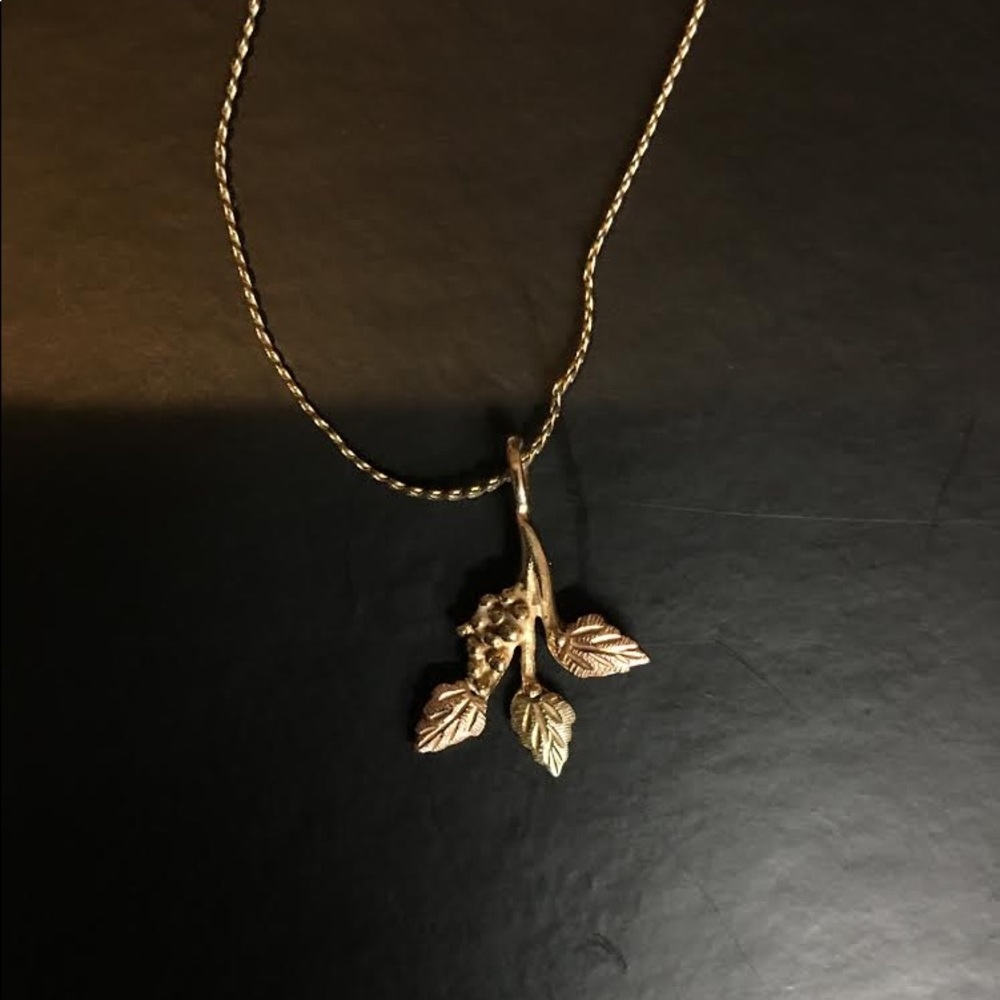 Beautiful 10k Gold Leaf Necklace